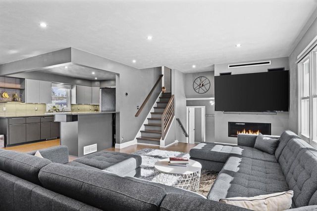 132 W Macarthur Street, Sun Prairie, WI 53590