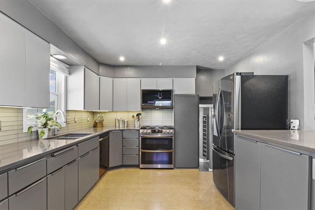 132 W Macarthur Street, Sun Prairie, WI 53590