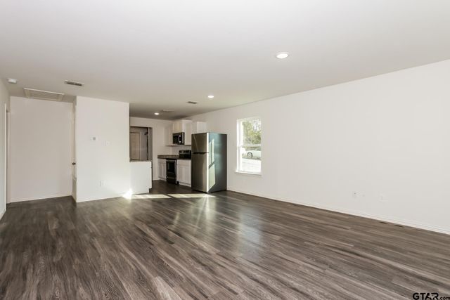 2407 N Glass, Tyler, TX 75702