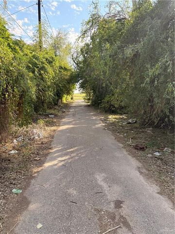 410 N Cummings Avenue, Mission, TX 78572