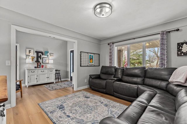 114 SHALIMAR COURT, Combined Locks, WI 54113