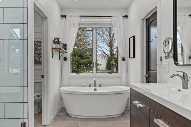 114 SHALIMAR COURT, Combined Locks, WI 54113