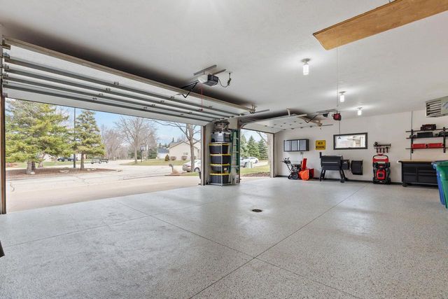 114 SHALIMAR COURT, Combined Locks, WI 54113