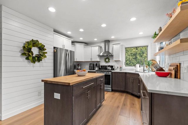 114 SHALIMAR COURT, Combined Locks, WI 54113