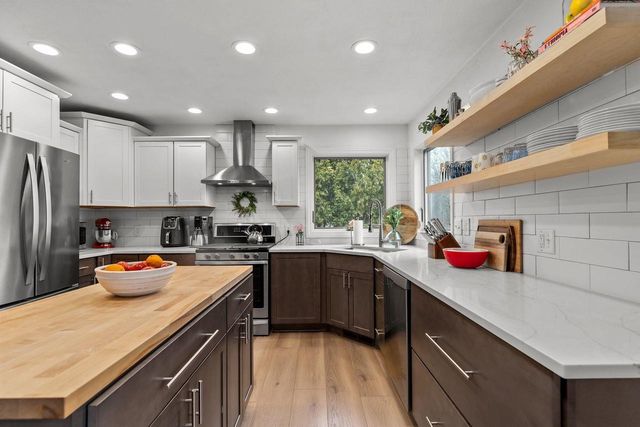 114 SHALIMAR COURT, Combined Locks, WI 54113