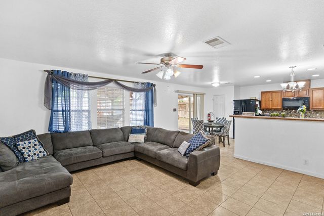 101 Springtree, Cibolo, TX 78108