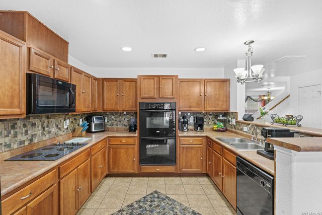 101 Springtree, Cibolo, TX 78108