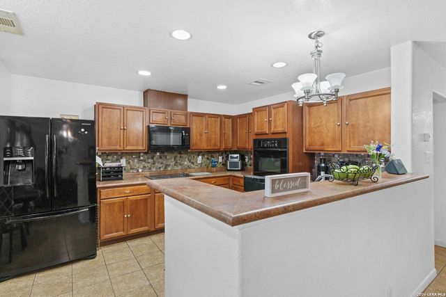 101 Springtree, Cibolo, TX 78108