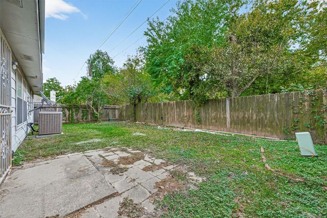 13715 Naomi Hollow Lane, Houston, TX 77082