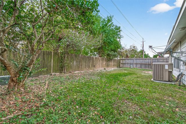 13715 Naomi Hollow Lane, Houston, TX 77082