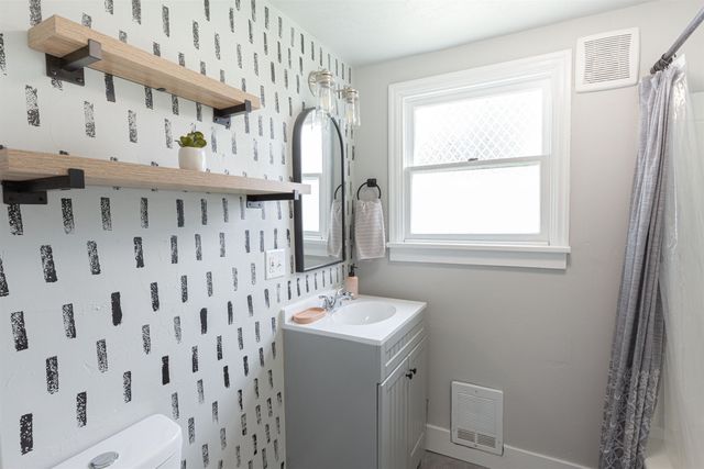 1028 E Queen Ave, Spokane, WA 99207