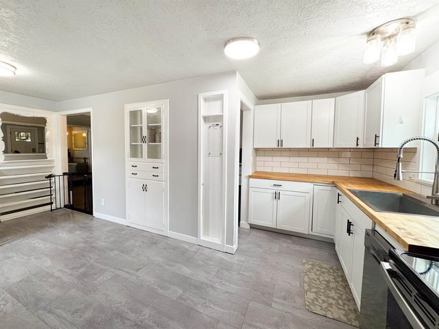 1028 E Queen Ave, Spokane, WA 99207