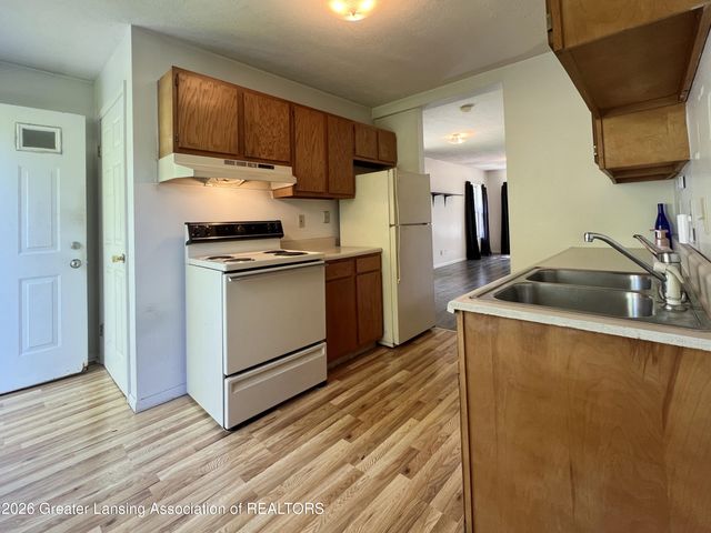 616 S Fairview Avenue, Lansing, MI 48912