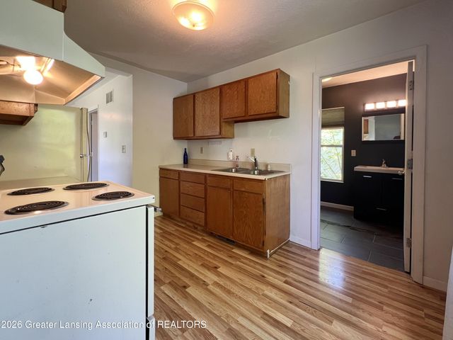 616 S Fairview Avenue, Lansing, MI 48912