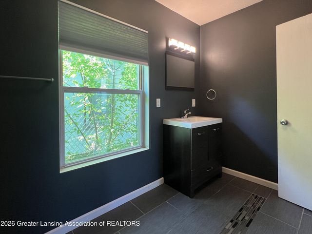 616 S Fairview Avenue, Lansing, MI 48912