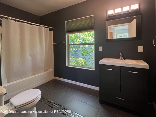 616 S Fairview Avenue, Lansing, MI 48912