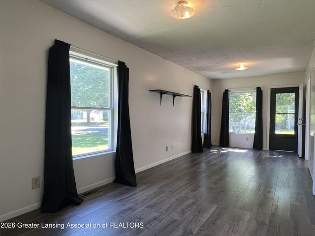 616 S Fairview Avenue, Lansing, MI 48912