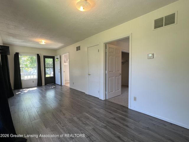 616 S Fairview Avenue, Lansing, MI 48912