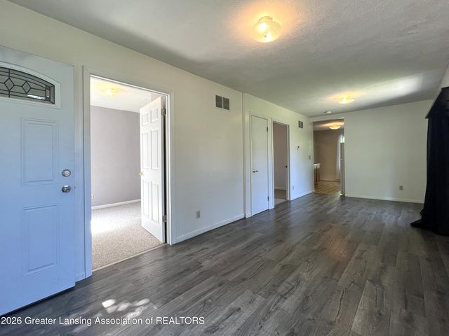 616 S Fairview Avenue, Lansing, MI 48912