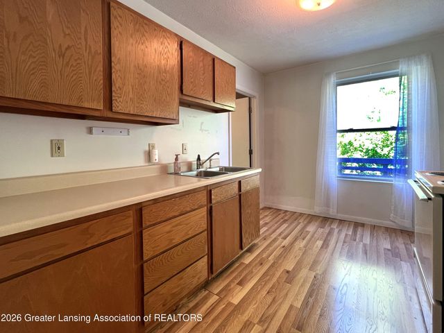 616 S Fairview Avenue, Lansing, MI 48912