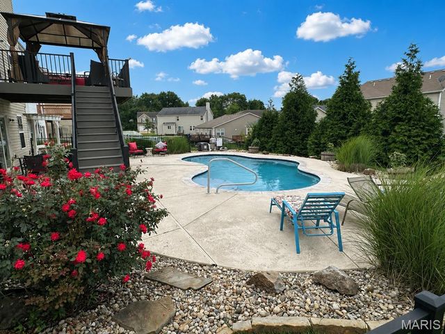 86 Fountainview Drive, St Charles, MO 63303