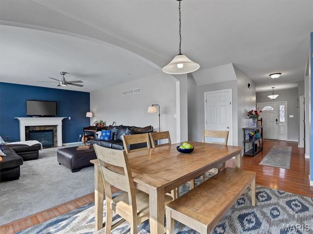 86 Fountainview Drive, St Charles, MO 63303