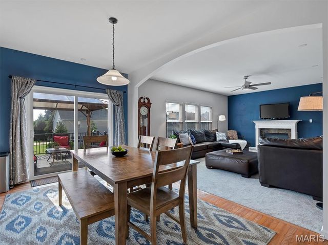 86 Fountainview Drive, St Charles, MO 63303