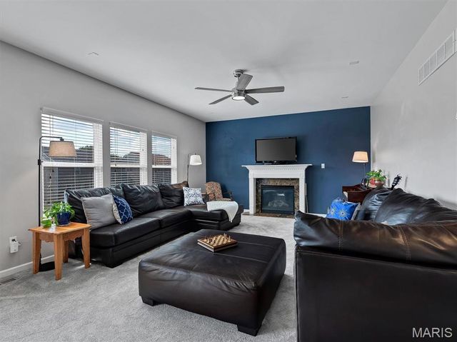86 Fountainview Drive, St Charles, MO 63303