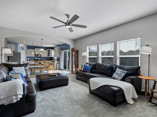 86 Fountainview Drive, St Charles, MO 63303