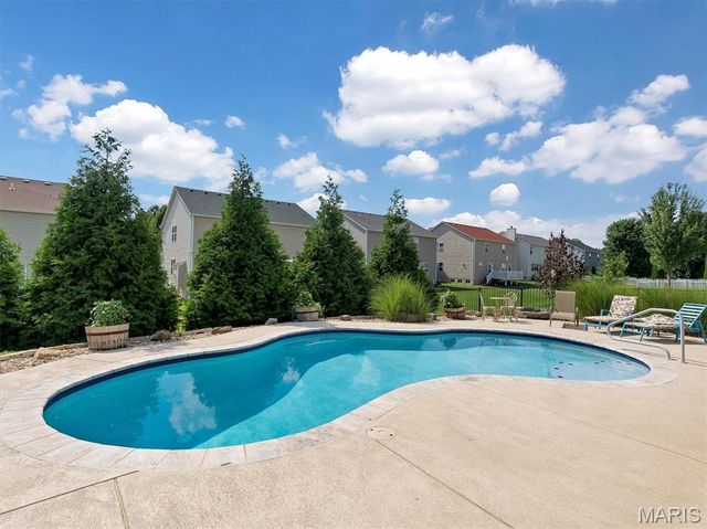 86 Fountainview Drive, St Charles, MO 63303