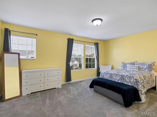 86 Fountainview Drive, St Charles, MO 63303