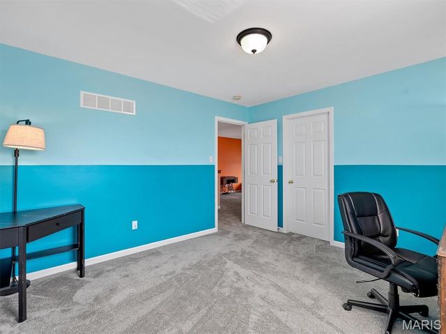86 Fountainview Drive, St Charles, MO 63303