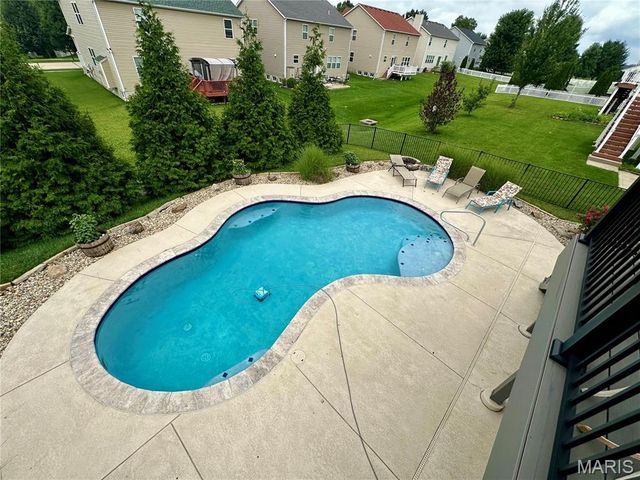 86 Fountainview Drive, St Charles, MO 63303