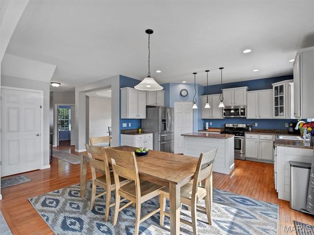 86 Fountainview Drive, St Charles, MO 63303