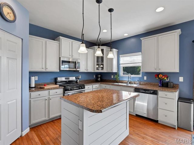 86 Fountainview Drive, St Charles, MO 63303