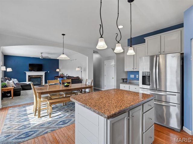 86 Fountainview Drive, St Charles, MO 63303