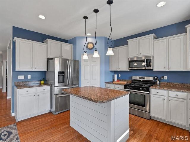 86 Fountainview Drive, St Charles, MO 63303