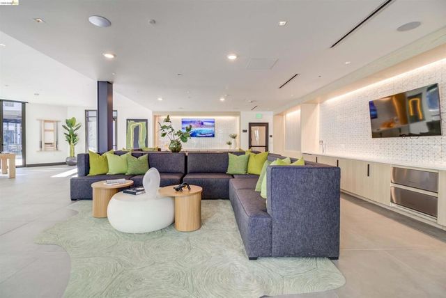 260 260 Brooklyn Basin Way 452, Oakland, CA 94606