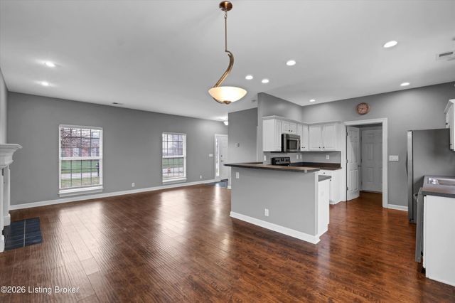 4008 Saddlecreek Ct, Louisville, KY 40245