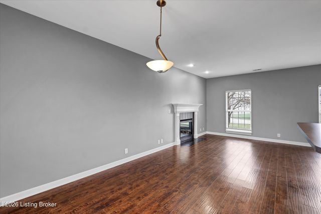 4008 Saddlecreek Ct, Louisville, KY 40245