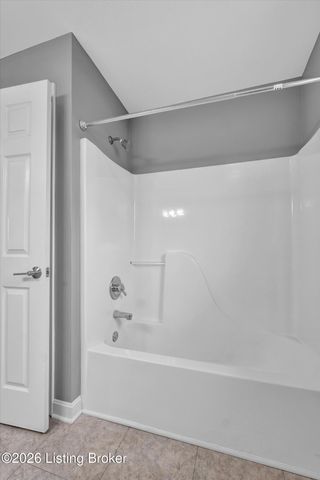 4008 Saddlecreek Ct, Louisville, KY 40245