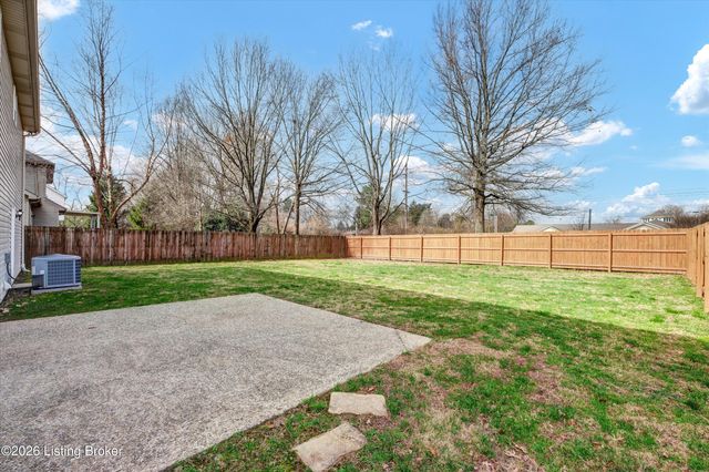 4008 Saddlecreek Ct, Louisville, KY 40245