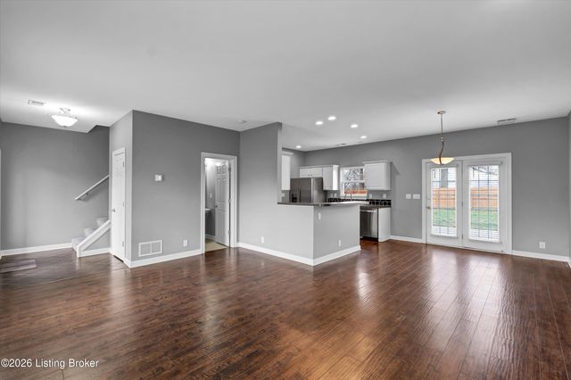 4008 Saddlecreek Ct, Louisville, KY 40245