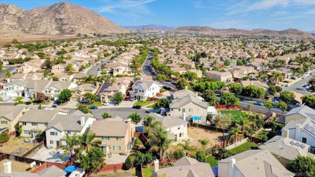 3856 Salt River Ln, Perris, CA 92571