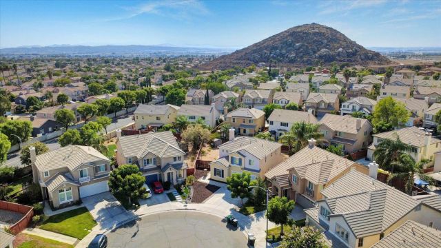 3856 Salt River Ln, Perris, CA 92571
