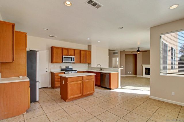 3856 Salt River Ln, Perris, CA 92571