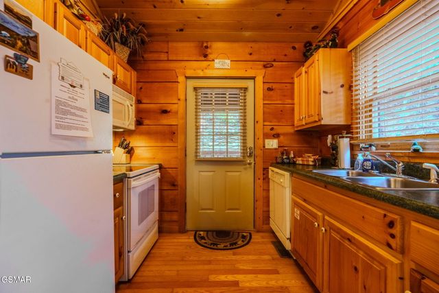 4320 Carolina Cove Way, Pigeon Forge, TN 37863