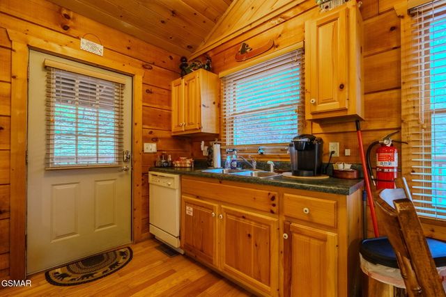 4320 Carolina Cove Way, Pigeon Forge, TN 37863