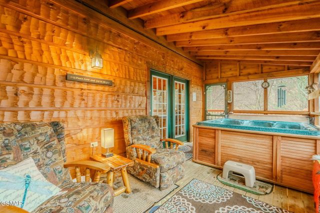 4320 Carolina Cove Way, Pigeon Forge, TN 37863