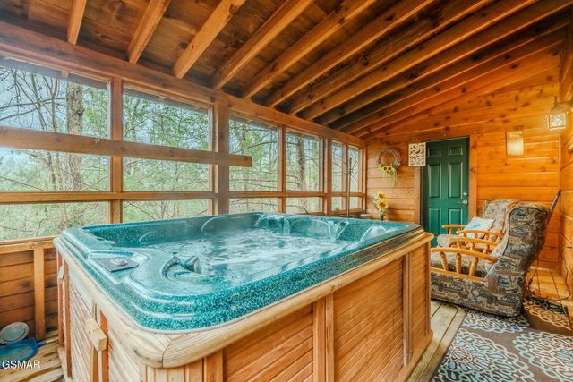 4320 Carolina Cove Way, Pigeon Forge, TN 37863